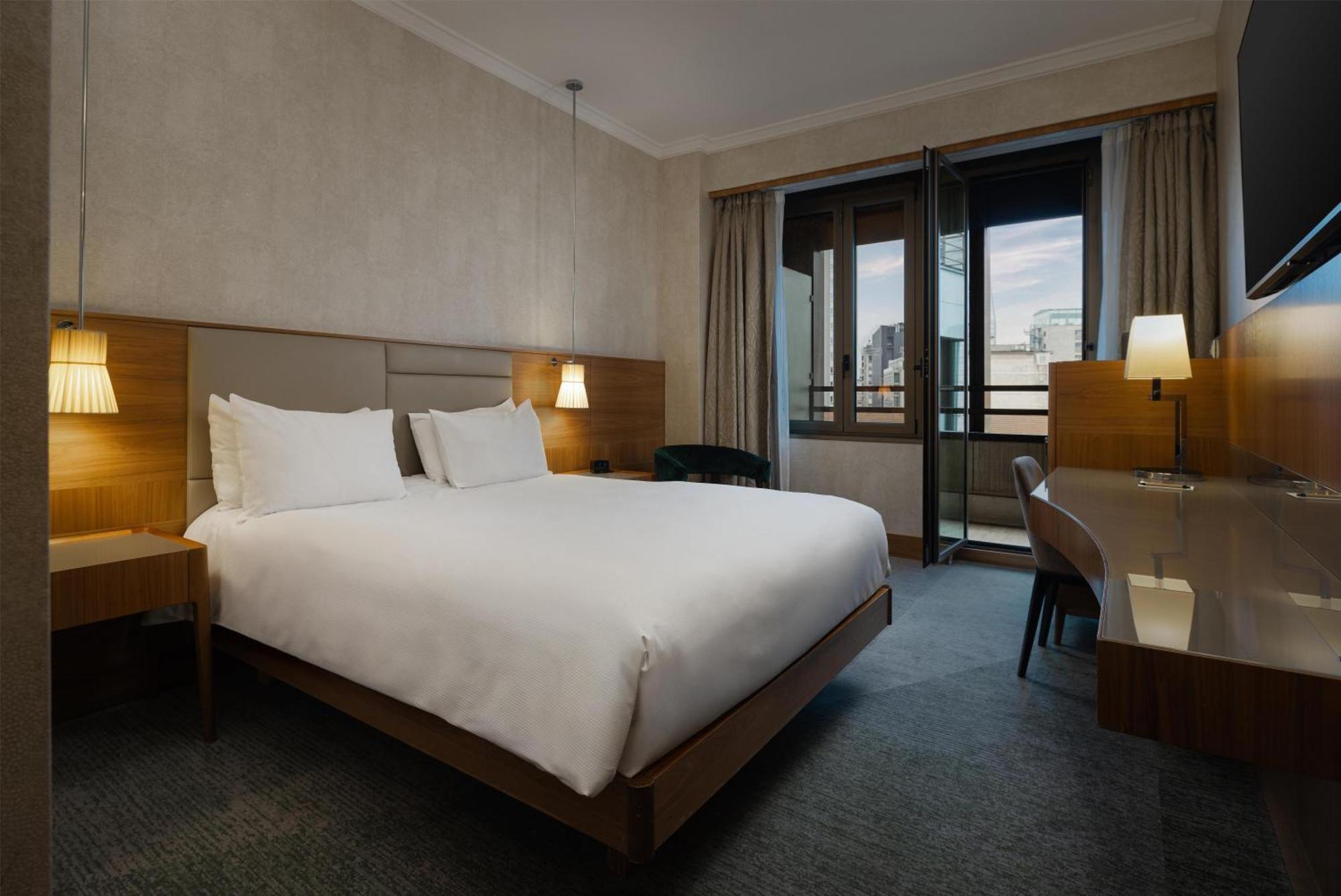 Deluxe Queen Room