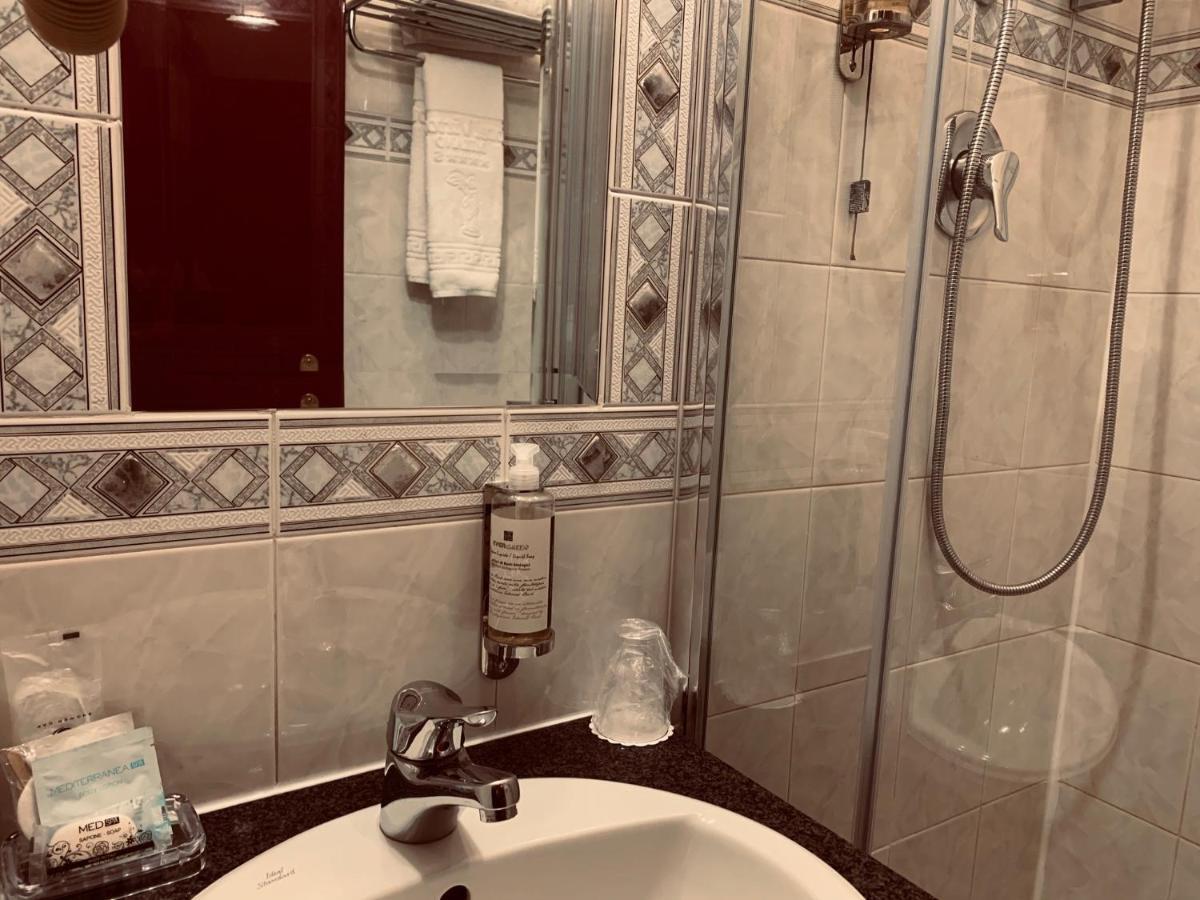 Single Room,944984203:JPEG